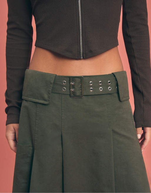 Stradivarius Utility pocket midi skirt in khaki, 4 of 7