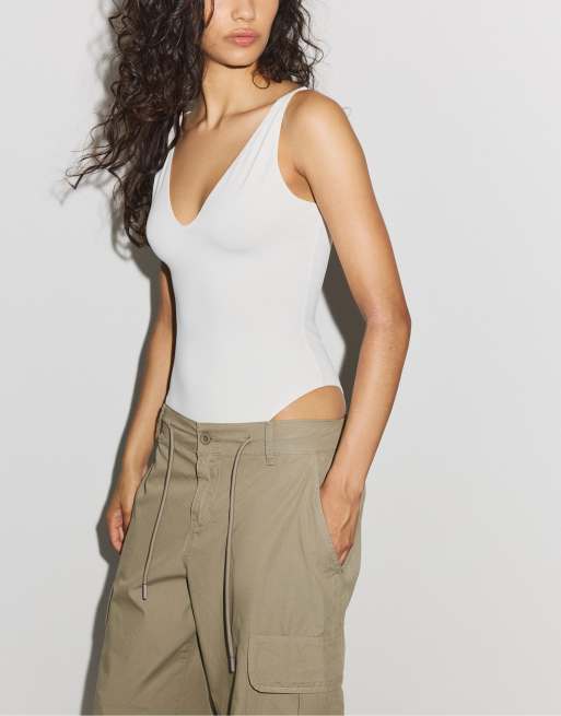 Stradivarius V-neck bodysuit in white, 2 of 4