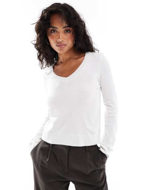 Stradivarius v neck jumper in cream - view 1