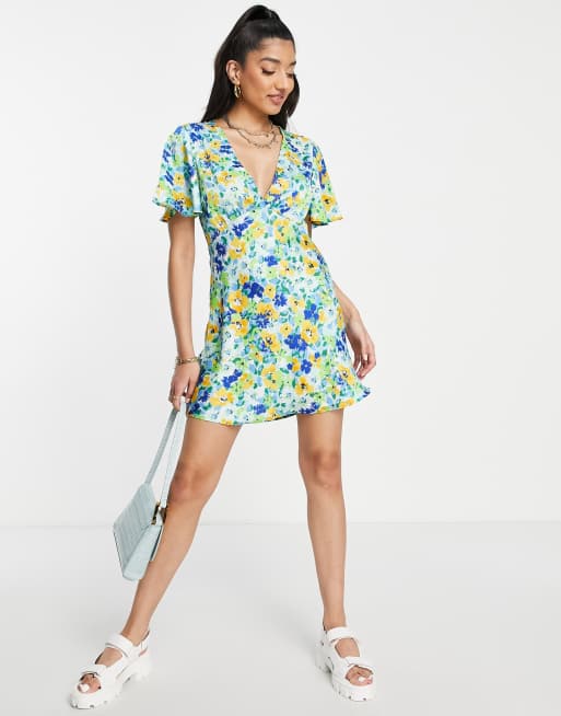 Stradivarius v neck mini dress in floral print ASOS