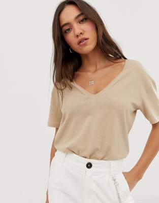 Stradivarius v neck t shirt in beige-neutral