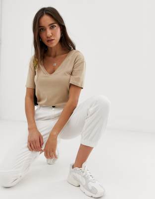 beige t shirt outfit