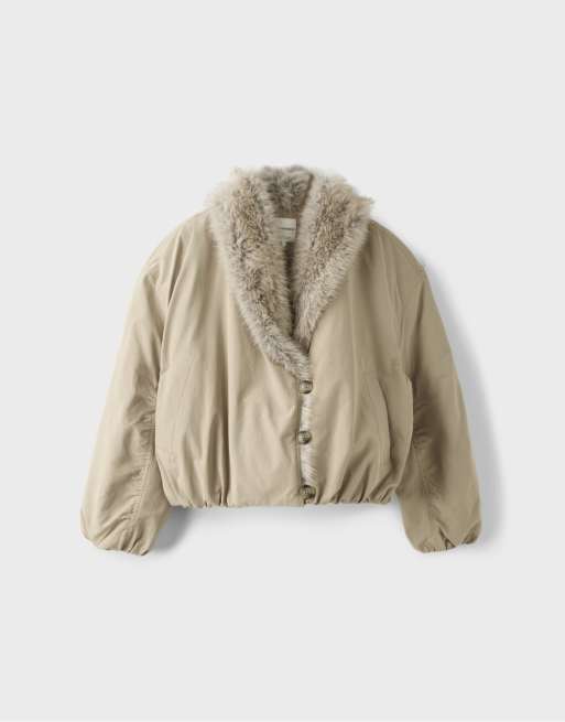 Stradivarius vadderad jacka med sjalkrage i fuskpäls i beige, 6 av 7