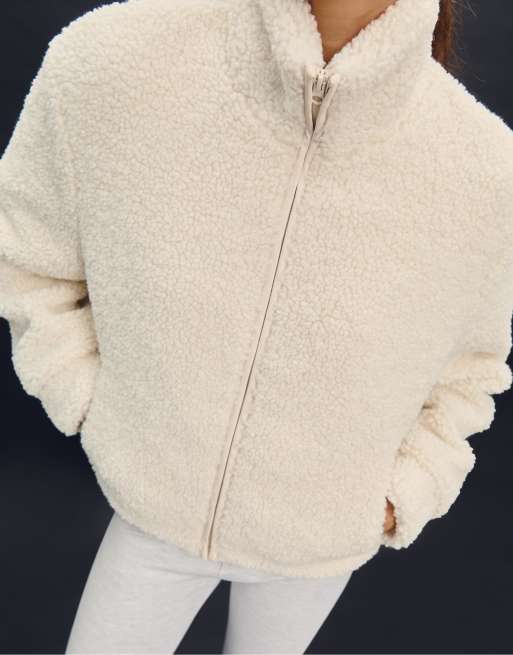 Stradivarius - Vaniljefarvet jakke med lynlås og for i imiteret shearling, 2 af 2