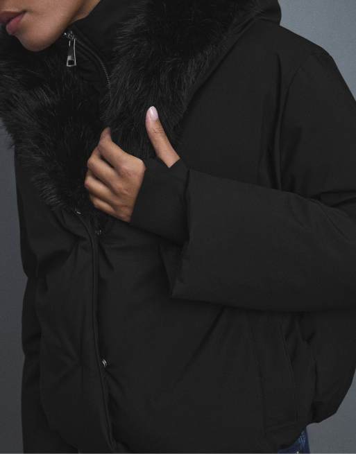 Stradivarius vatteret jakke med hætte og imiteret pels i sort, 4 af 7