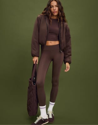 Stradivarius - Verkürzte Leggings in Braun mit Cut-Out-Brown