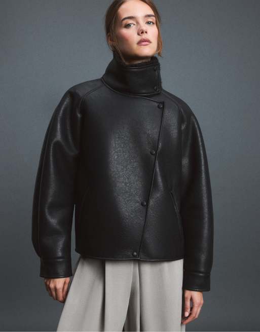 Stradivarius veste à effet cuir double face à col montant noire, 2 de 7