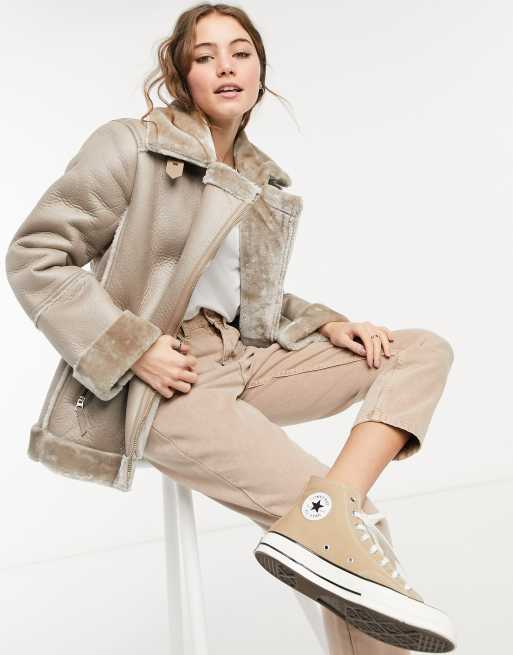 Stradivarius Veste aviateur longue en similicuir Beige ASOS