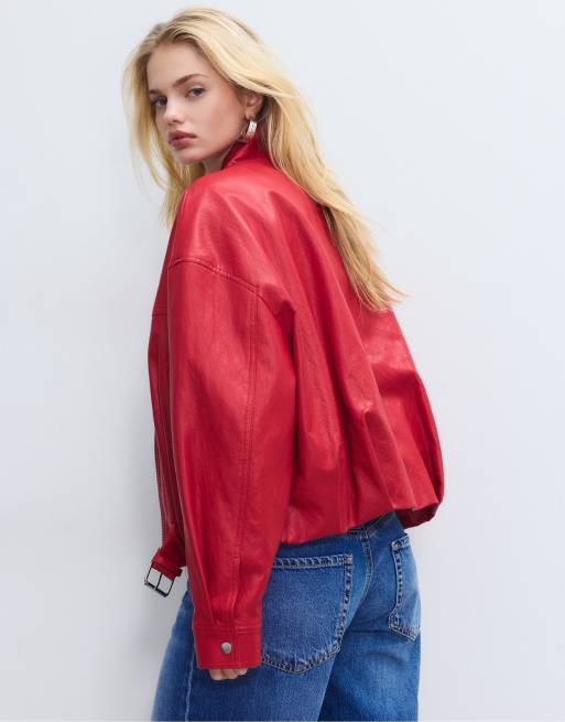Stradivarius - Veste coupe ballon en imitation cuir avec ceinture - Rouge, 3 de 4