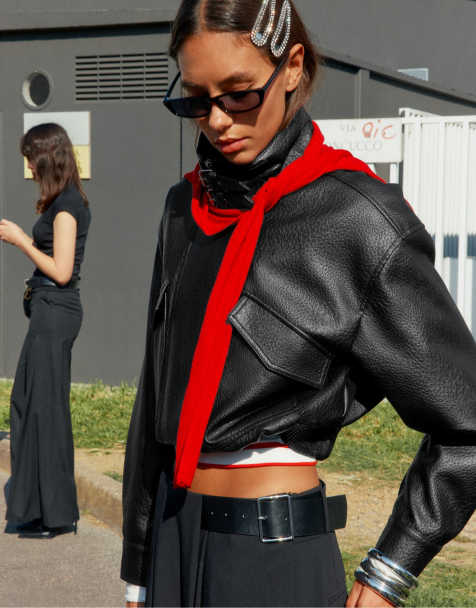 Stradivarius veste courte effet cuir noire - view 1