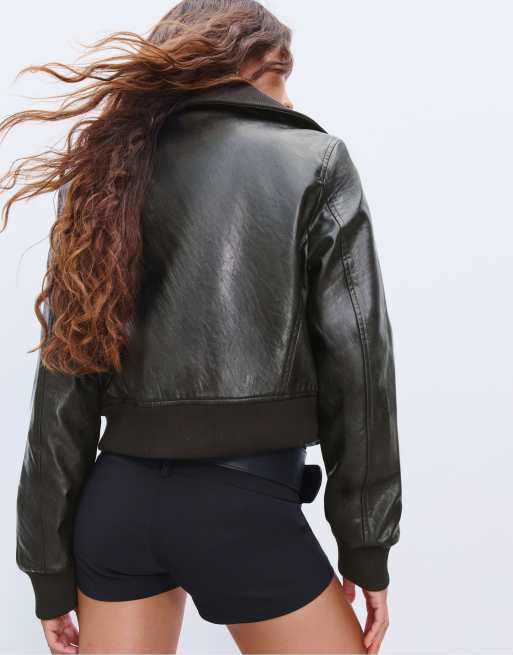 Stradivarius - Veste courte imitation cuir à poches - Noir