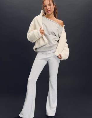 Stradivarius - Veste doublée à fermeture éclair en imitation peau de mouton - Vanille-Blanc