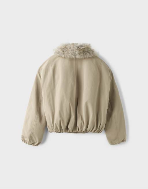 Stradivarius veste matelassée à col châle en faux-fur beige, 7 de 7