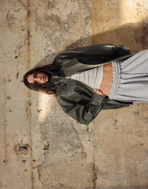 Stradivarius veste oversize effet cuir kaki, 5 de 7