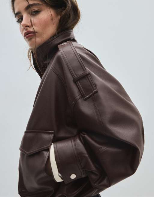 Stradivarius veste oversize effet cuir marron, 5 de 7