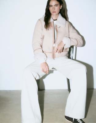 Stradivarius - Veste standard avec doublure en imitation peau de mouton - Écru-Blanc