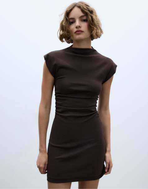 Stradivarius - Vestito corto aderente marrone con dettagli arricciati - view 1