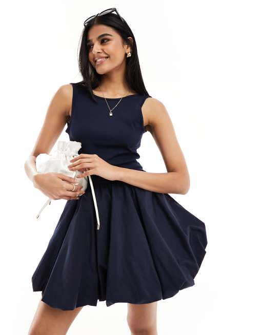 Stradivarius - Vestito corto blu navy a palloncino con scollo ampio sul retro 