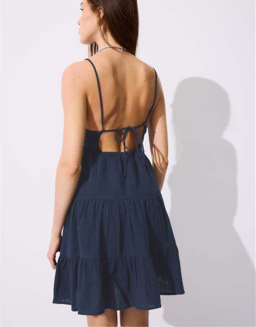 Stradivarius - Vestito corto blu scuro con dettagli luccicanti e schiena scoperta