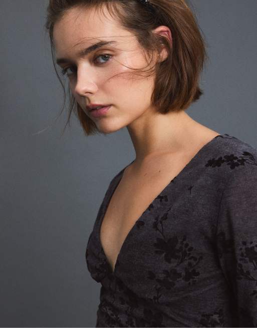 Stradivarius vestito corto floccato in grigio scuro, 4 di 7