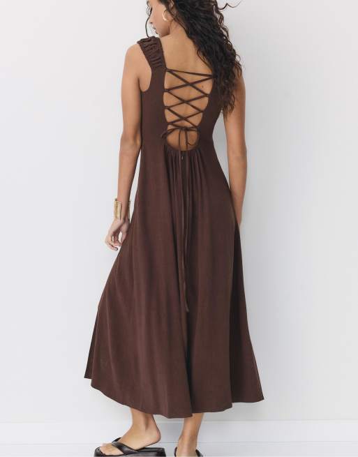 Stradivarius - Vestito lungo in misto lino marrone incrociato sul retro, 3 di 4