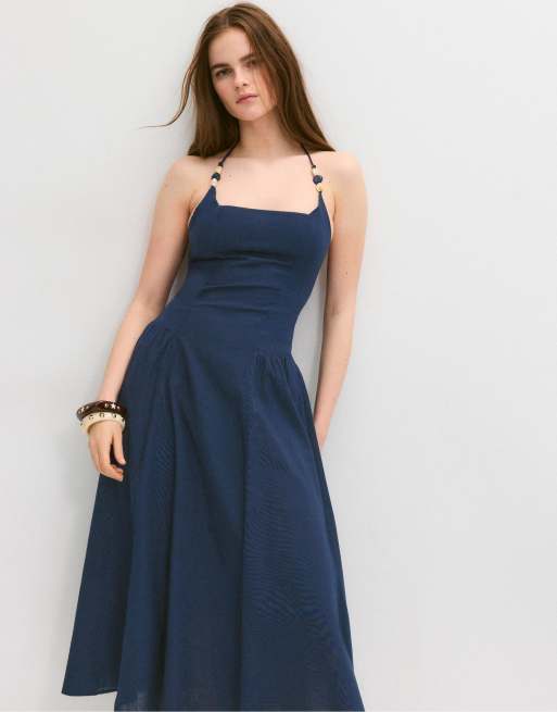 Stradivarius - Vestito midi allacciato al collo blu navy con perline, 2 di 4