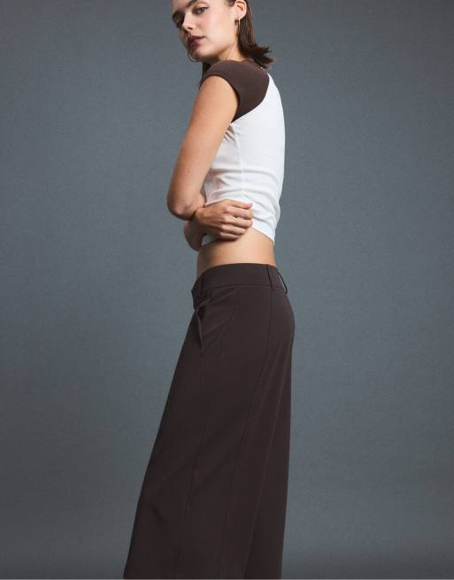 Stradivarius vida bermudashorts med korsad midja i brunt, 4 av 7