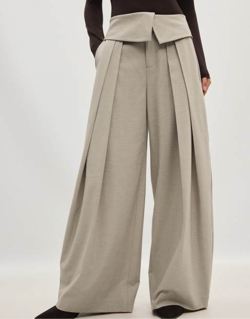 Stradivarius vida byxor med uppvikt midja i beige, 4 av 6