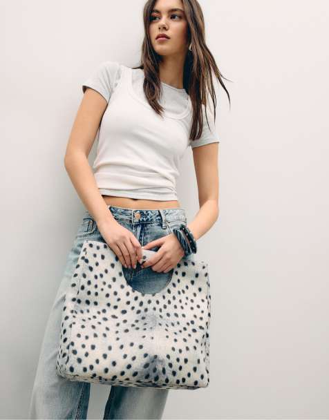 Stradivarius - Vierkante crossbody handtas in ecru - view 1