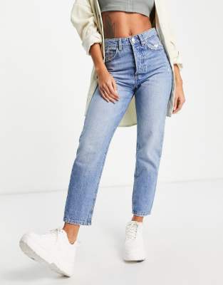 Stradivarius - Vintage-Jeans mit Mom-Schnitt in verblichenem Mittelblau