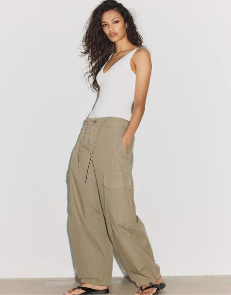 Stradivarius – Vit body med v-ringning - view 1