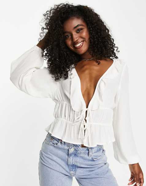 Stradivarius – Vit krinklad blus med volang - view 1