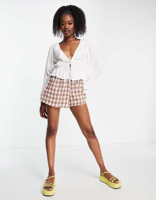 Stradivarius – Vit krinklad blus med volang, 4 av 4
