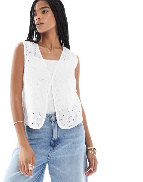 Stradivarius – Vit topp med broderi - view 1