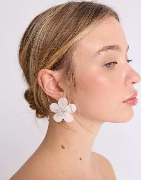 Stradivarius – Vita, blomformade örhängen med pärlemoreffekt - view 1