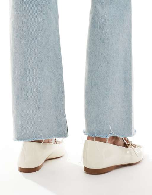 Stradivarius – Vita, spetsiga, platta skor med rosett, 3 av 4