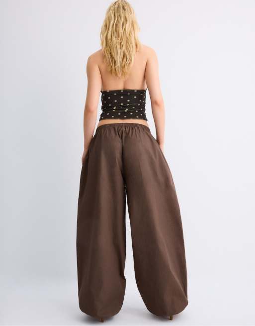 Stradivarius – Voluminöse Hose aus Popeline in Braun, 4 von 4