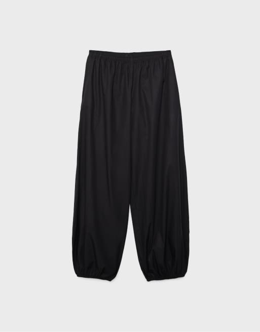 Stradivarius – Voluminöse Hose aus Popeline in Schwarz, 6 von 7