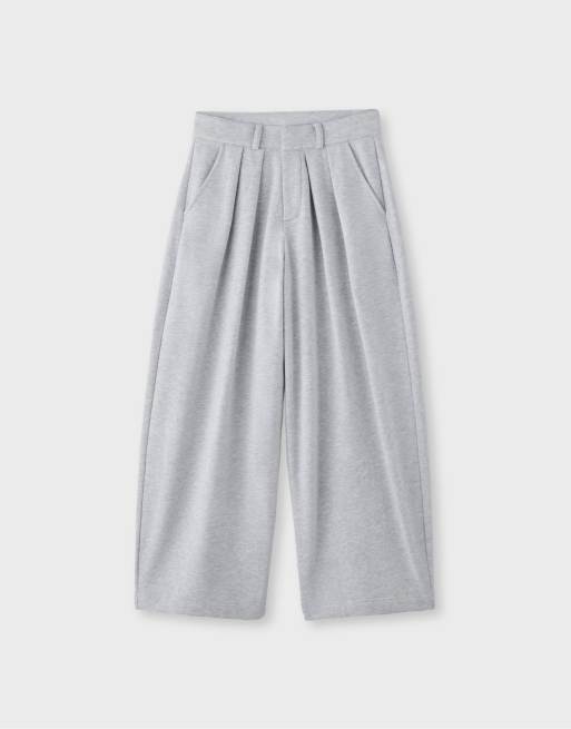 Stradivarius Volumised pleated joggers in grey, 6 of 7