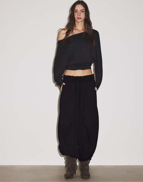 Stradivarius Waistband effect t-shirt in black - view 1