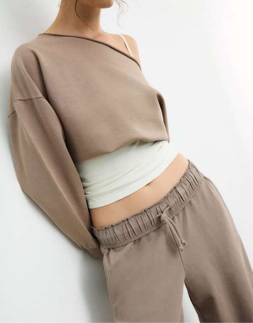 Stradivarius Washed effect straight-leg jogger trousers in beige, 3 of 4