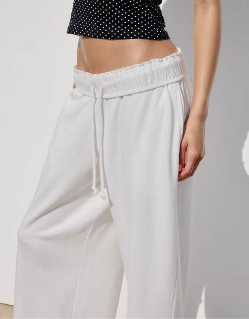 Stradivarius Washed effect straight-leg jogger trousers in ecru, 4 of 4