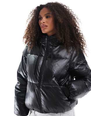 Stradivarius - Wattierte Jacke in Metallic-Schwarz mit Kapuze