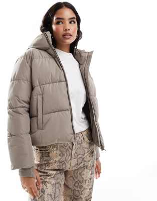 Stradivarius - Wattierte Jacke in Taupe mit Kapuze-Neutral