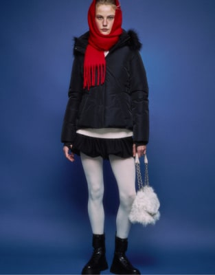 Stradivarius - Wattierte Slim-Fit-Jacke in Schwarz mit Kapuze mit Kunstpelz-Besatz