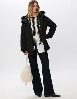 Stradivarius - Wattierter Parka in Schwarz