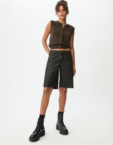 Stradivarius Waxed bermuda jorts in black - view 1