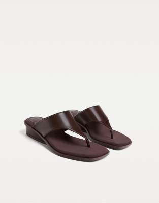  Wedge sandals 