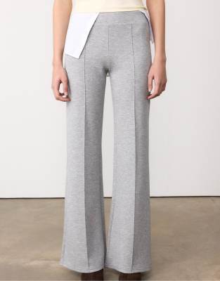 Stradivarius - Weiche ausgestellte Hose in meliertem Grau mit Nahtdetail vorn