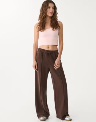 Stradivarius - Weiche Hose in Braun mit weitem Bein und Ziernaht